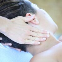 Massage ayurvédique du visage et de la tête